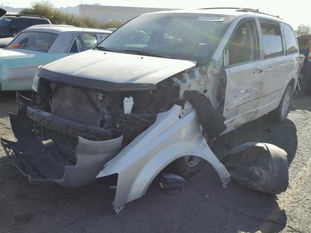 2D4RN5D17AR118470 - 2010 DODGE GRAND CARA SILVER photo 2