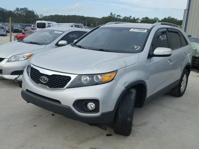 5XYKT3A13BG148147 - 2011 KIA SORENTO BA SILVER photo 2