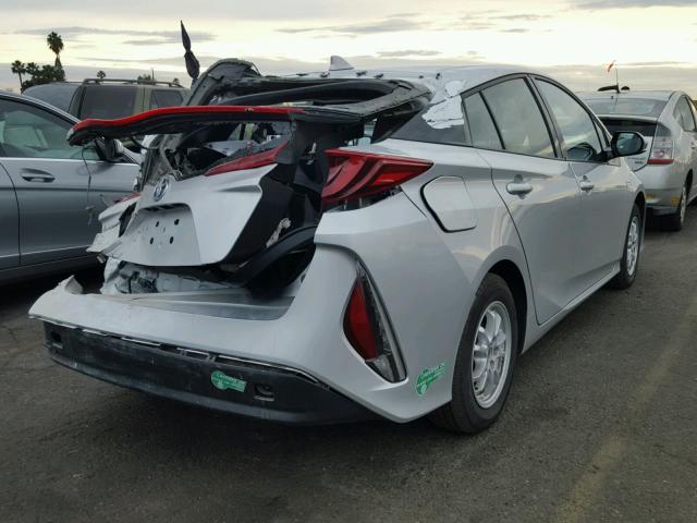 JTDKARFP3H3001538 - 2017 TOYOTA PRIUS PRIM ვერცხლისფერი ფოტო 4