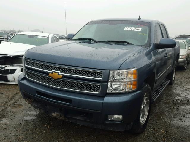 1GCRKTE70CZ111883 - 2012 CHEVROLET SILVERADO BLUE photo 2