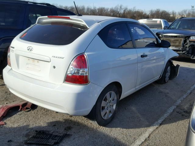 KMHCM36C39U111745 - 2009 HYUNDAI ACCENT GS WHITE photo 4