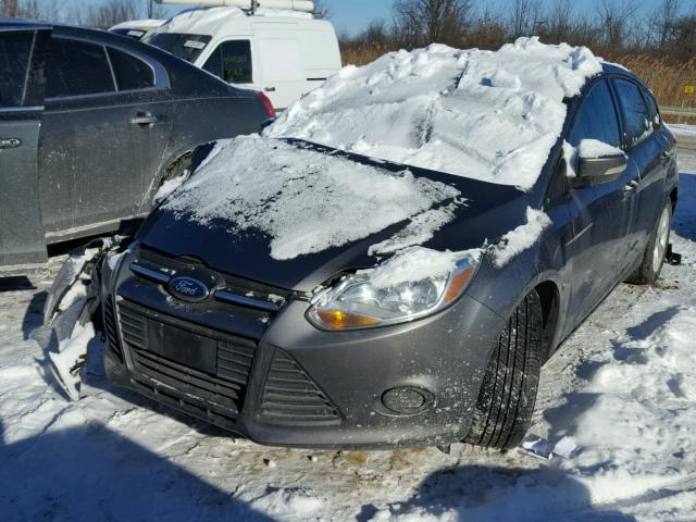 1FADP3K29EL191023 - 2014 FORD FOCUS SE GRAY photo 2