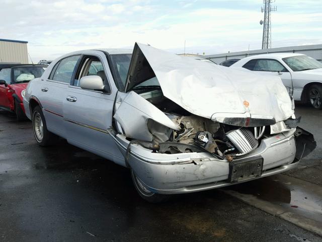 1LNHM81W92Y661373 - 2002 LINCOLN TOWN CAR E SILVER photo 1