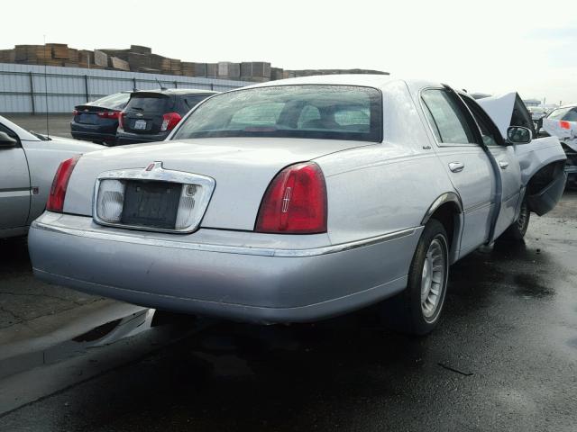 1LNHM81W92Y661373 - 2002 LINCOLN TOWN CAR E SILVER photo 4