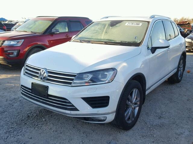 WVGEF9BP4GD010094 - 2016 VOLKSWAGEN TOUAREG SP WHITE photo 2