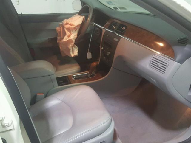 2G4WD532851262266 - 2005 BUICK LACROSSE C WHITE photo 5