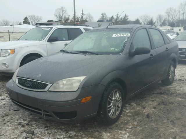 1FAFP34N87W315428 - 2007 FORD FOCUS ZX4 GRAY photo 2