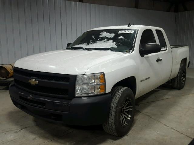 1GCEK19039Z155076 - 2009 CHEVROLET SILVERADO WHITE photo 2