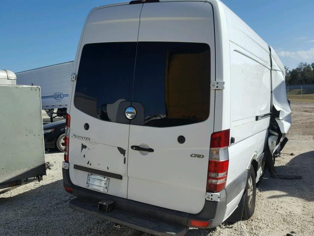 WDYPE845985315001 - 2008 FREIGHTLINER SPRINTER 2 WHITE photo 4