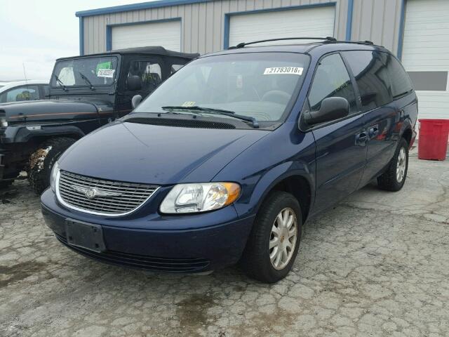2C4GP74L62R578037 - 2002 CHRYSLER TOWN & COU BLUE photo 2