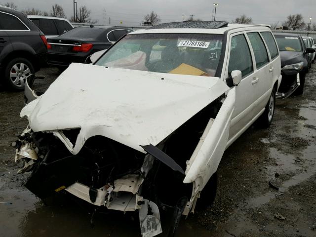 YV1LW5349W2354887 - 1998 VOLVO V70 T5 TUR WHITE photo 2