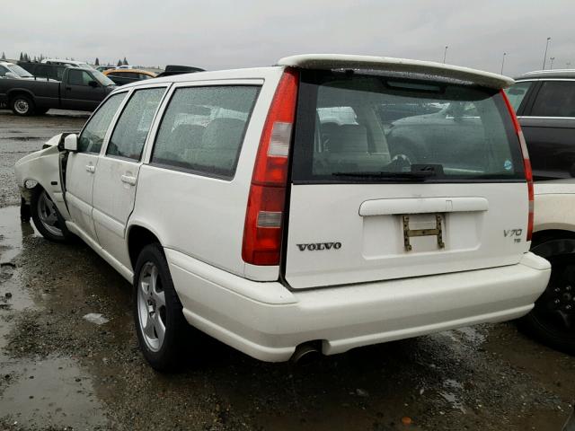 YV1LW5349W2354887 - 1998 VOLVO V70 T5 TUR WHITE photo 3