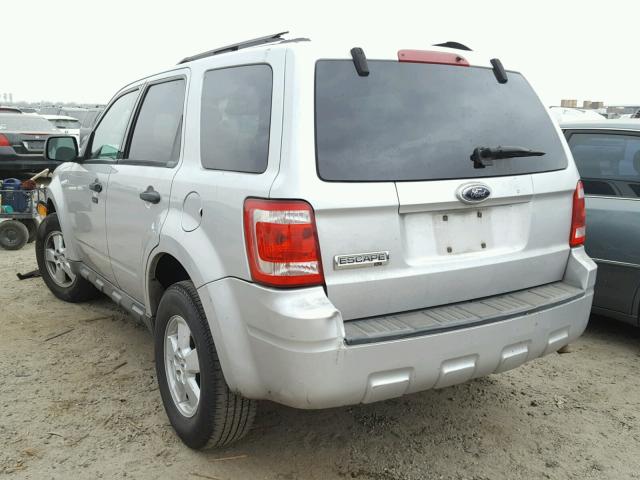 1FMCU03G89KD10114 - 2009 FORD ESCAPE XLT SILVER photo 3