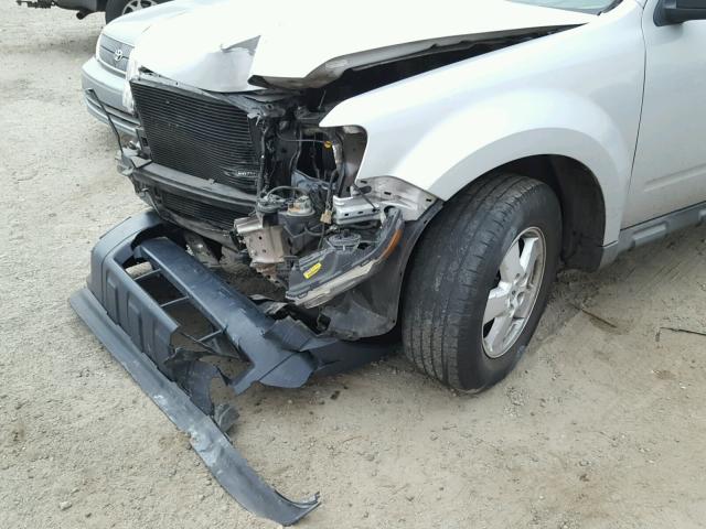 1FMCU03G89KD10114 - 2009 FORD ESCAPE XLT SILVER photo 9