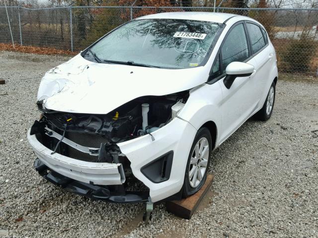 3FADP4EJ7BM202989 - 2011 FORD FIESTA SE WHITE photo 2