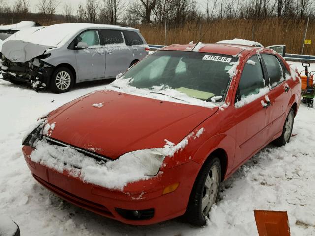 1FAHP34N66W239909 - 2006 FORD FOCUS ZX4 RED photo 2