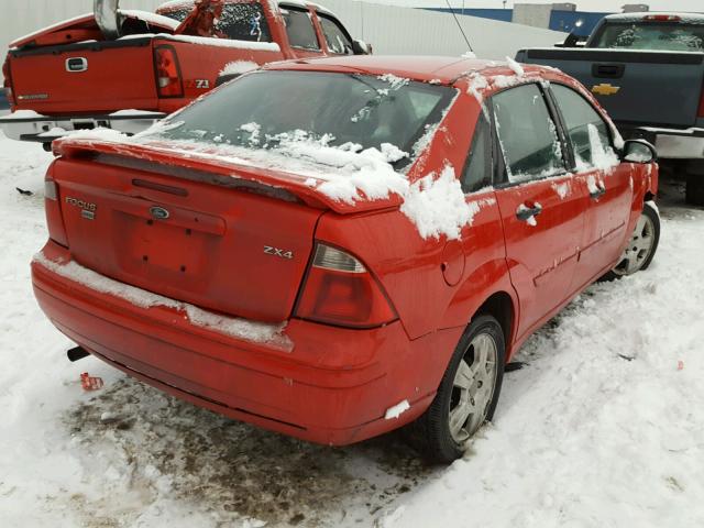 1FAHP34N66W239909 - 2006 FORD FOCUS ZX4 RED photo 4