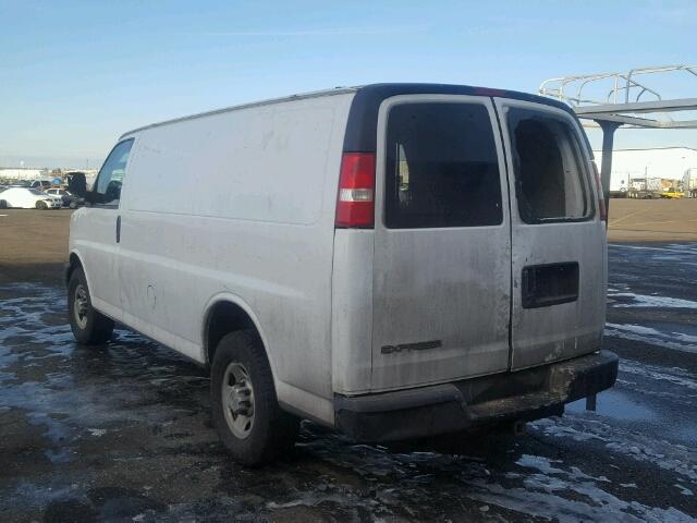 1GCGG25V671106208 - 2007 CHEVROLET EXPRESS G2 WHITE photo 3