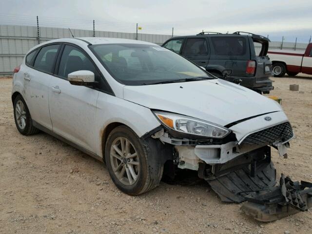 1FADP3K22GL310078 - 2016 FORD FOCUS SE WHITE photo 1