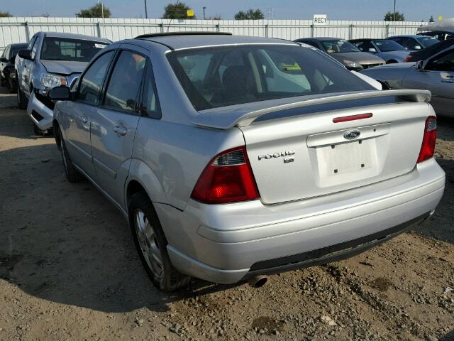 1FAHP38Z27W191775 - 2007 FORD FOCUS ST SILVER photo 3