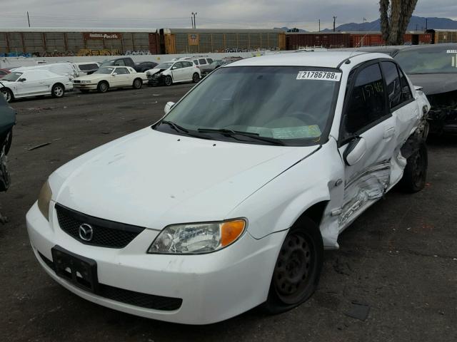 JM1BJ225721605446 - 2002 MAZDA PROTEGE DX WHITE photo 2