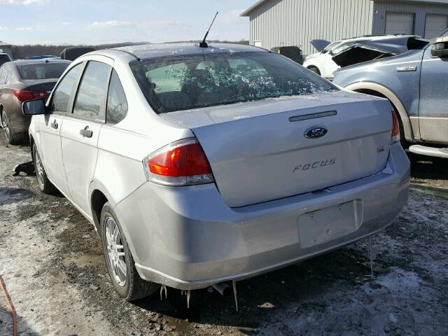 1FAHP3FN4AW273675 - 2010 FORD FOCUS SE SILVER photo 3