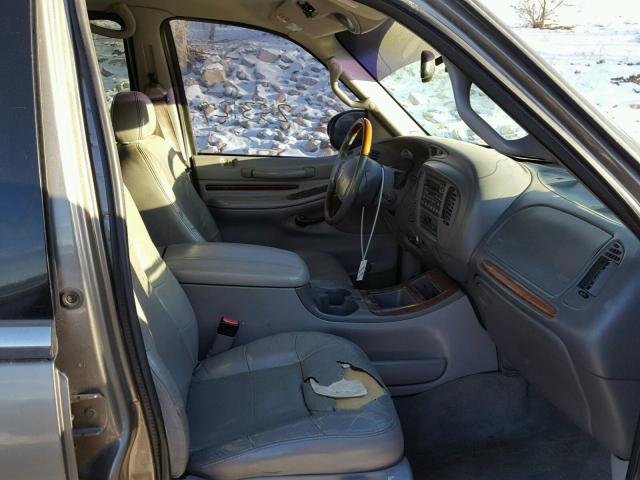 5LMFU28RX2LJ04289 - 2002 LINCOLN NAVIGATOR 金色 照片 5