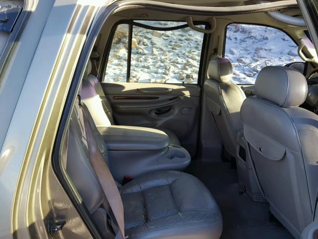 5LMFU28RX2LJ04289 - 2002 LINCOLN NAVIGATOR 金色 照片 6
