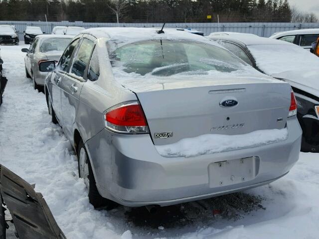 1FAHP34N28W240252 - 2008 FORD FOCUS S/SE SILVER photo 3