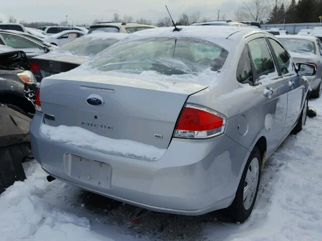 1FAHP34N28W240252 - 2008 FORD FOCUS S/SE SILVER photo 4