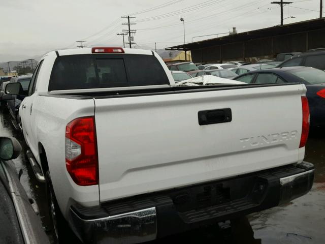 5TFRY5F12HX228615 - 2017 TOYOTA TUNDRA DOU WHITE photo 3