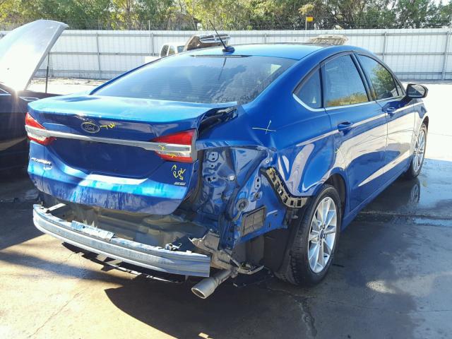 3FA6P0H74HR178843 - 2017 FORD FUSION SE BLUE photo 4