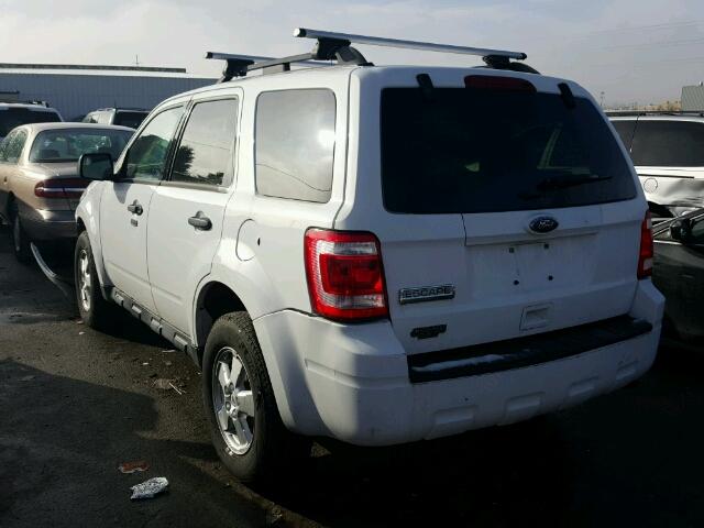 1FMCU9D77BKB35850 - 2011 FORD ESCAPE XLT WHITE photo 3