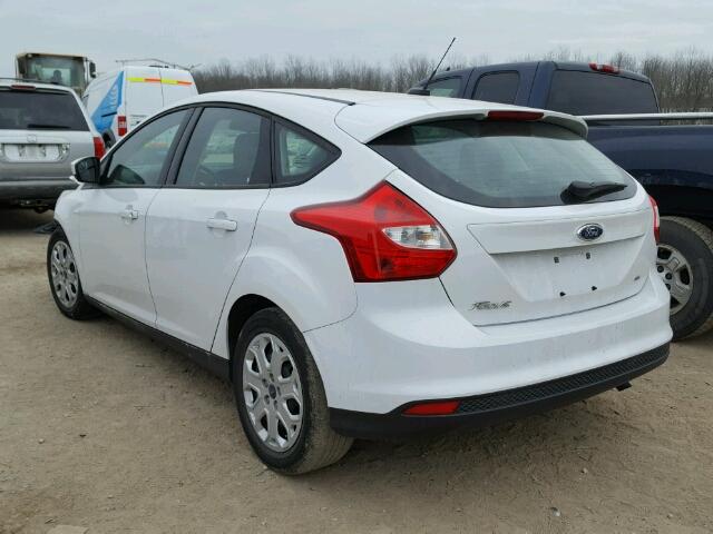 1FAHP3K21CL303005 - 2012 FORD FOCUS WHITE photo 3