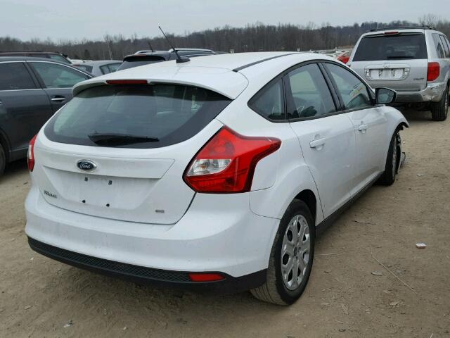 1FAHP3K21CL303005 - 2012 FORD FOCUS WHITE photo 4