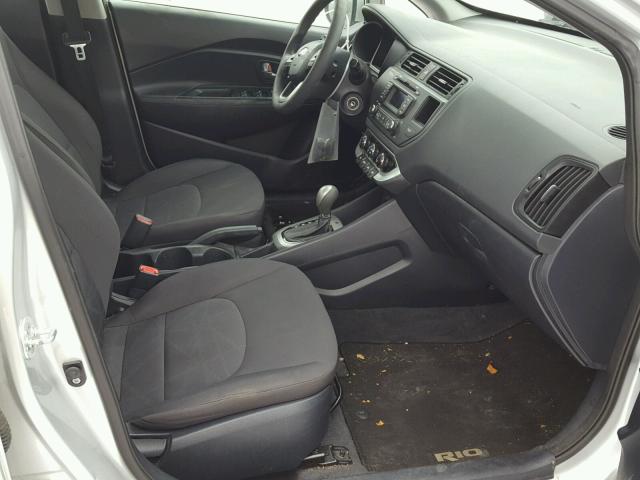 KNADM4A35E6397423 - 2014 KIA RIO LX Արծաթագույն լուսանկար 5