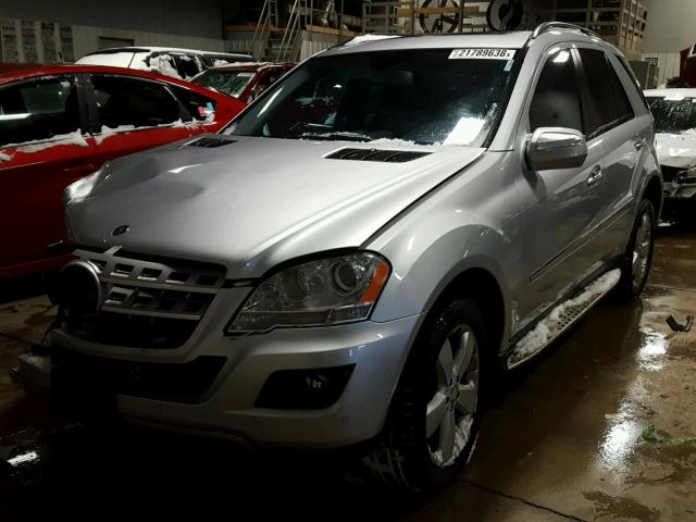 4JGBB86E89A492901 - 2009 MERCEDES-BENZ ML 350 SILVER photo 2