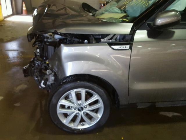 KNDJP3A51J7508515 - 2018 KIA SOUL + GRAY photo 9