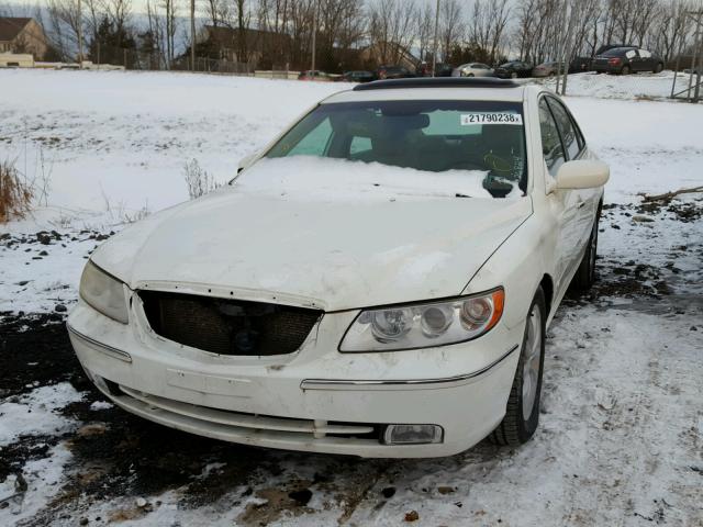 KMHFC46F16A126824 - 2006 HYUNDAI AZERA SE WHITE photo 2