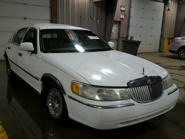 1LNHM81W8YY870841 - 2000 LINCOLN TOWN CAR E WHITE photo 1