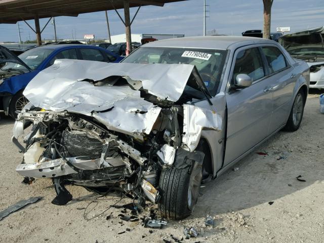 2C3JA63H45H607483 - 2005 CHRYSLER 300C SILVER photo 2