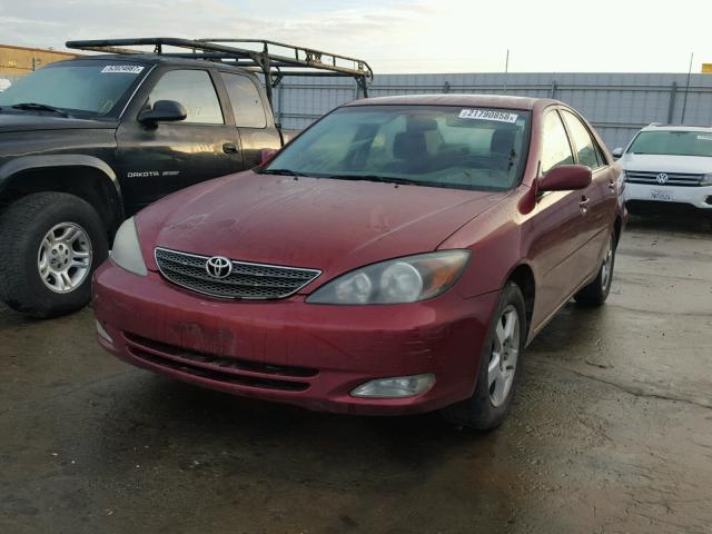 JTDBE32K120066487 - 2002 TOYOTA CAMRY LE MAROON photo 2