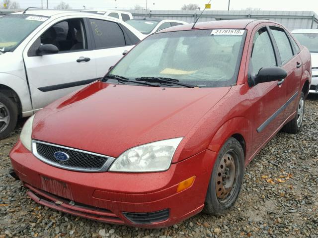 1FAFP34N95W257844 - 2005 FORD FOCUS ZX4 RED photo 2