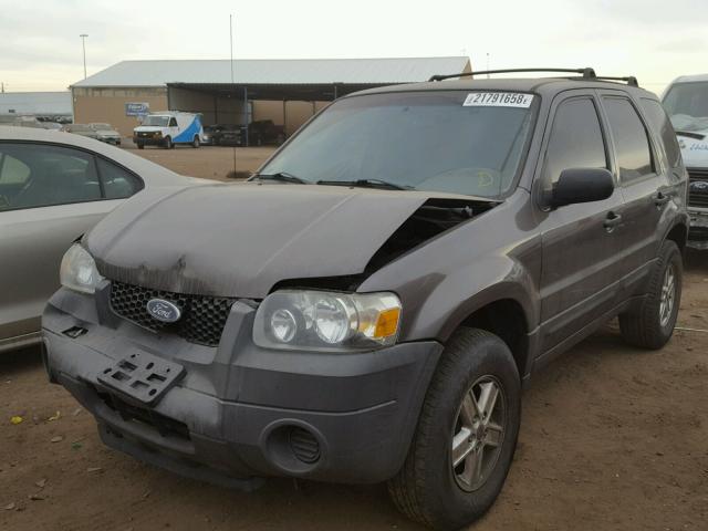 1FMYU92Z55KB41161 - 2005 FORD ESCAPE XLS BROWN photo 2