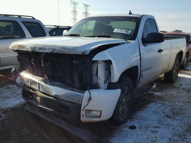 1GCEC14007Z546879 - 2007 CHEVROLET SILVERADO WHITE photo 2