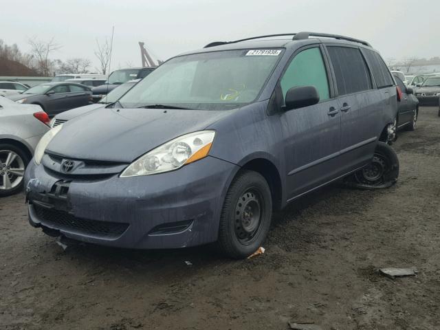 5TDZK23C27S075552 - 2007 TOYOTA SIENNA CE GRAY photo 2