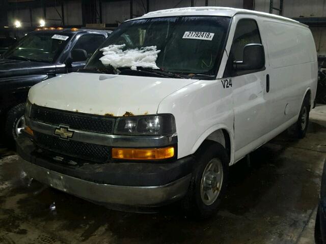 1GCWGGCA0B1149699 - 2011 CHEVROLET EXPRESS G2 WHITE photo 2