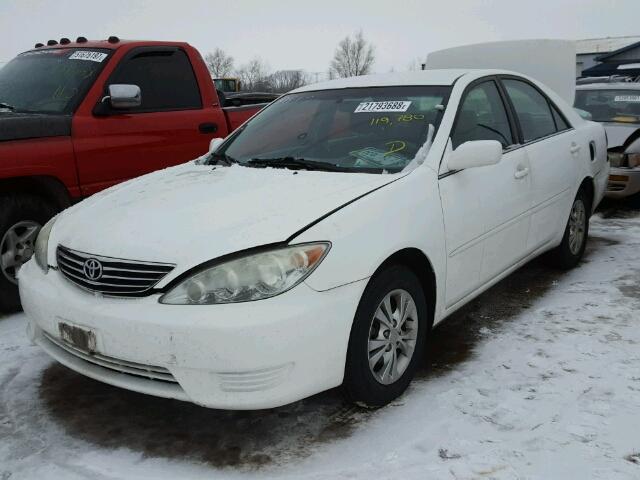 4T1BE32K95U549637 - 2005 TOYOTA CAMRY LE WHITE photo 2