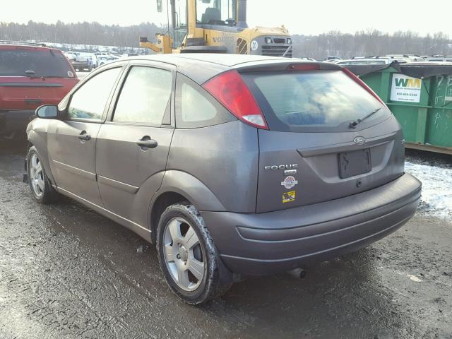 3FAFP37N95R160903 - 2005 FORD FOCUS ZX5 GRAY photo 3