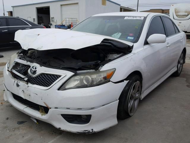 4T1BK3EK5BU611812 - 2011 TOYOTA CAMRY SE WHITE photo 2